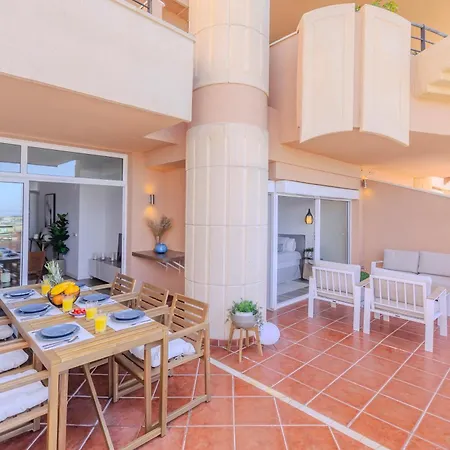 2 Bedroom Amazing Views Golf And Pool Apartment *