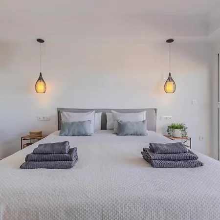 2 Bedroom Amazing Views Golf And Pool Apartment