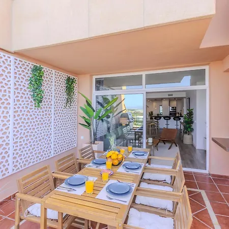 2 Bedroom Amazing Views Golf And Pool *